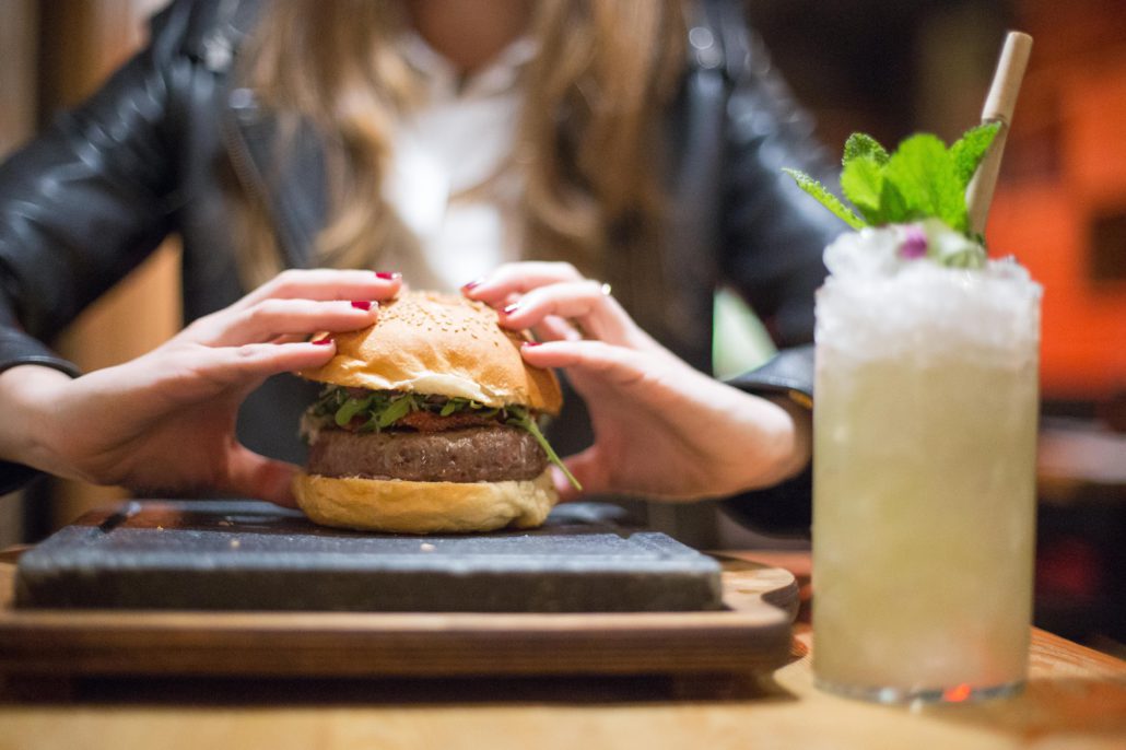 Maridaje cócteles y gastronomía en Santa Burg