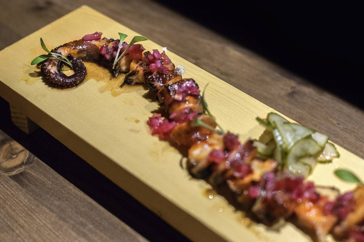 Pata de pulpo en ensalada (tako sunomono) preparadado en el restaurante Mako de Barcelona. Un obra de arte para los mejores sushis