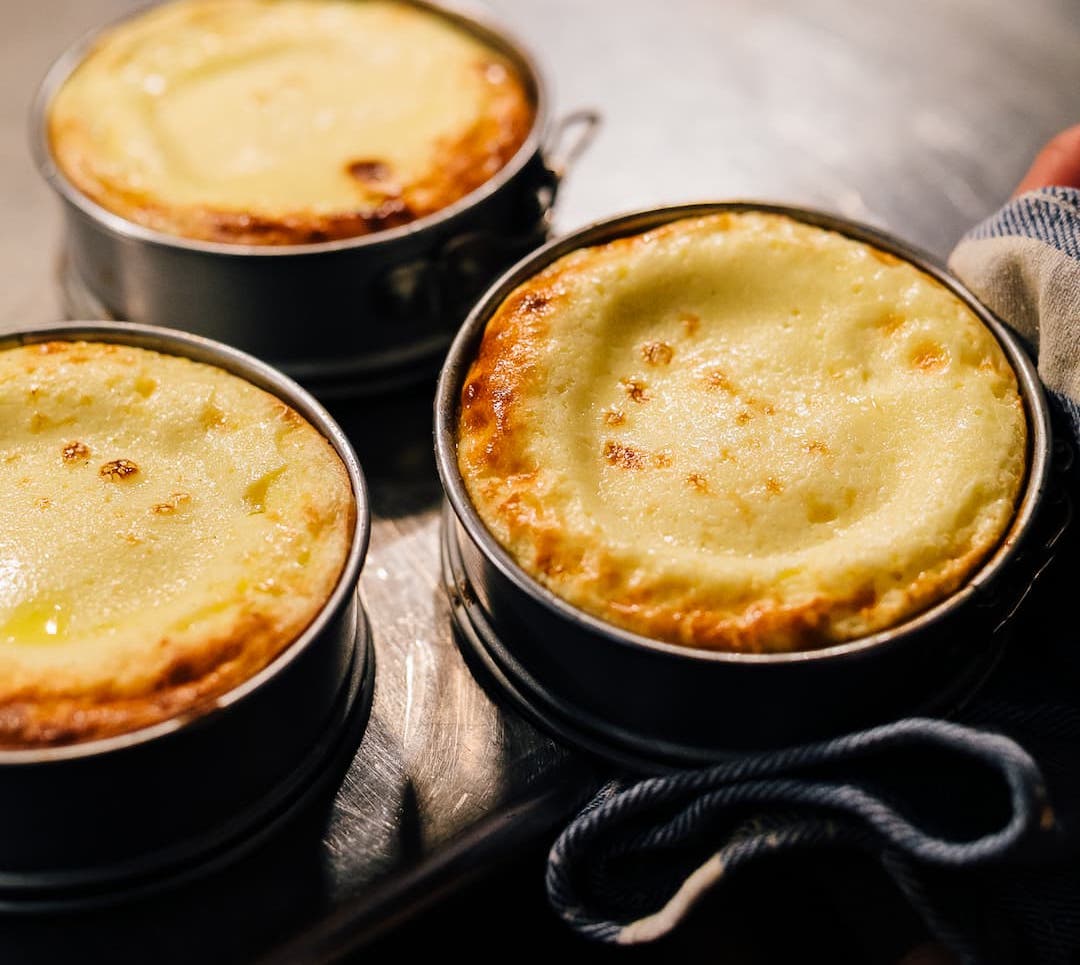 Cheescake recién horneado del restaurante Bodega La Puntual. De lo más Top de Barcelona (en el Born).