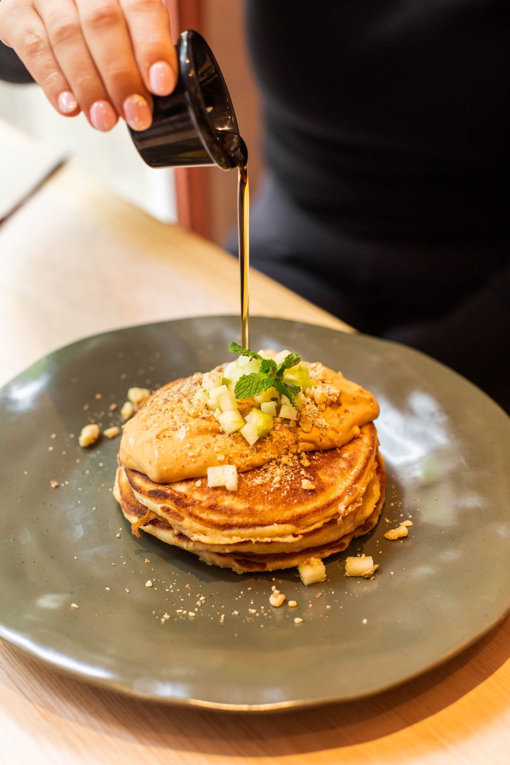 sweet-apple-pancakes-brunch-the-egg-lab-barcelona-BCN-Foodie-Guide