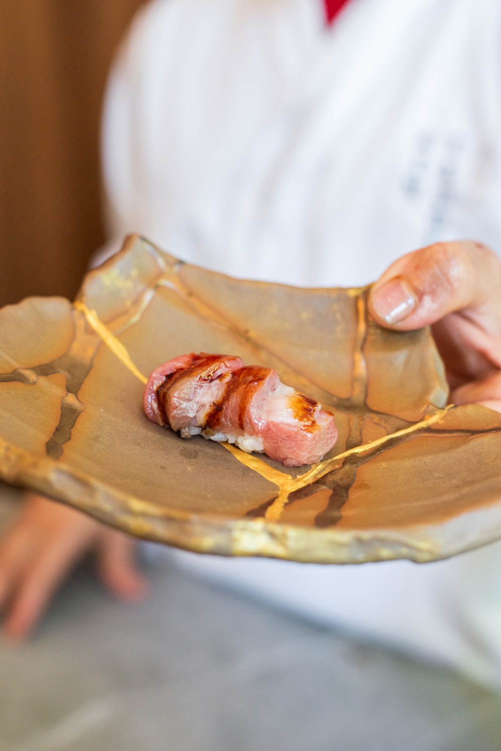 nigiri-ventresca-atún-otoro-sushi-kintsugi-barcelona-BCN-Foodie-Guide